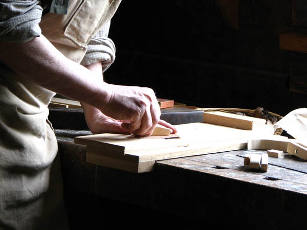 Ofrecemos un servicio de <strong>carpintería  de madera y ebanistería en Frigiliana</strong> adaptado a las necesidades del <strong>cliente</strong>.